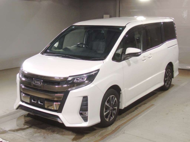 TOYOTA NOAH 2017