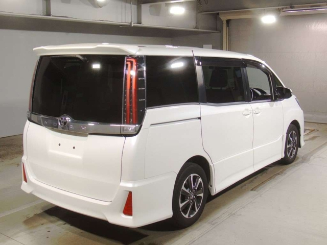 TOYOTA NOAH 2017