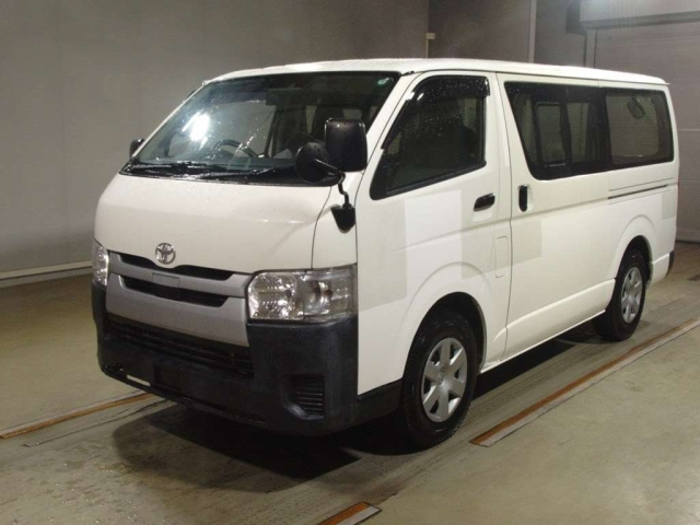 TOYOTA HIACE VAN 2020