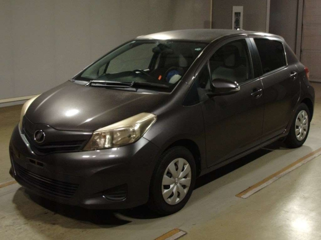 TOYOTA VITZ 2011