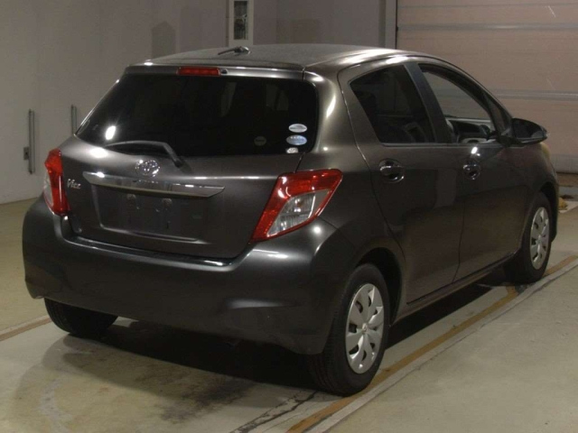 TOYOTA VITZ 2011