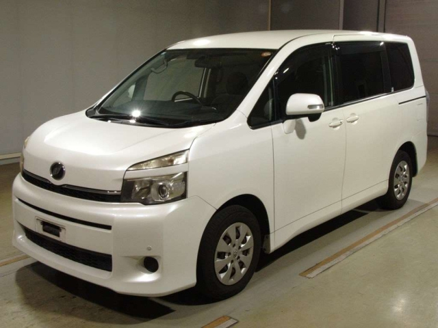 TOYOTA VOXY 2011