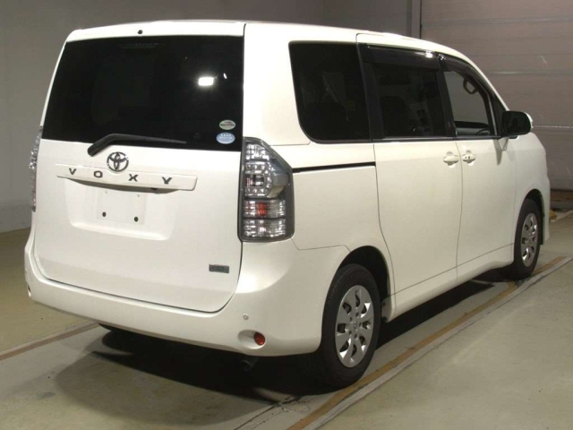 TOYOTA VOXY 2011