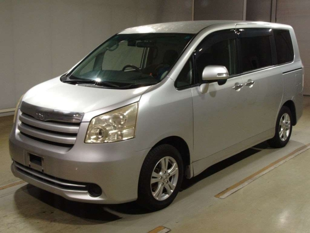 TOYOTA NOAH 2009