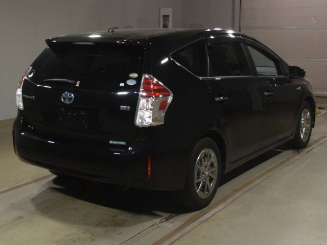 TOYOTA PRIUS ALPHA 2016