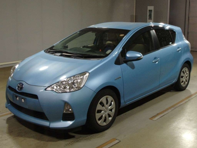 TOYOTA AQUA 2013