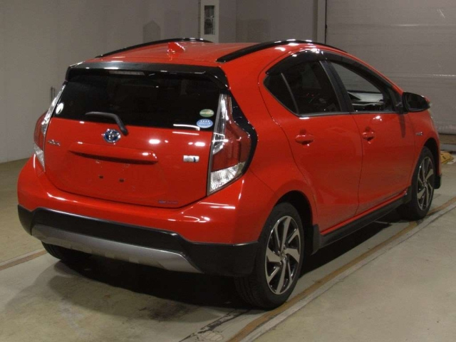 TOYOTA AQUA 2016