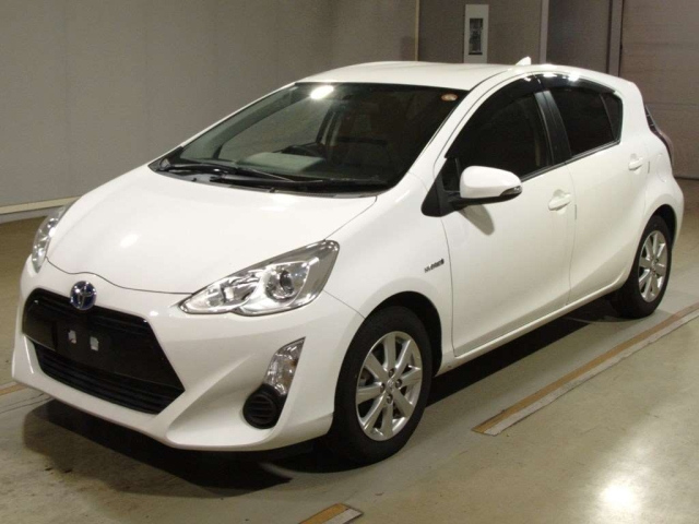 TOYOTA AQUA 2015