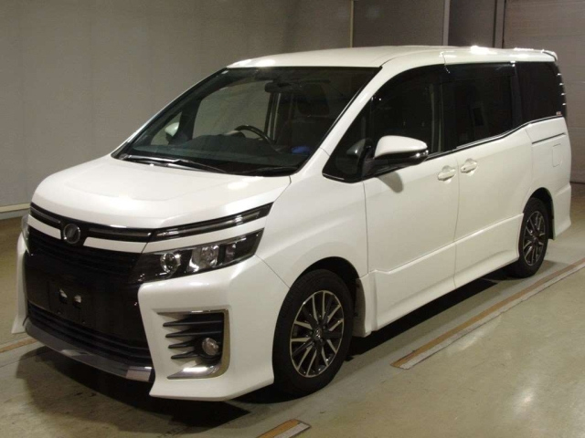 TOYOTA VOXY 2014