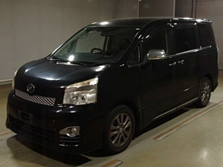 TOYOTA VOXY 2013
