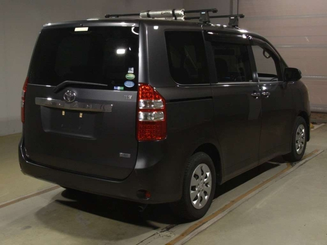 TOYOTA NOAH 2012