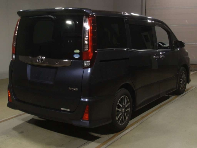 TOYOTA NOAH 2017