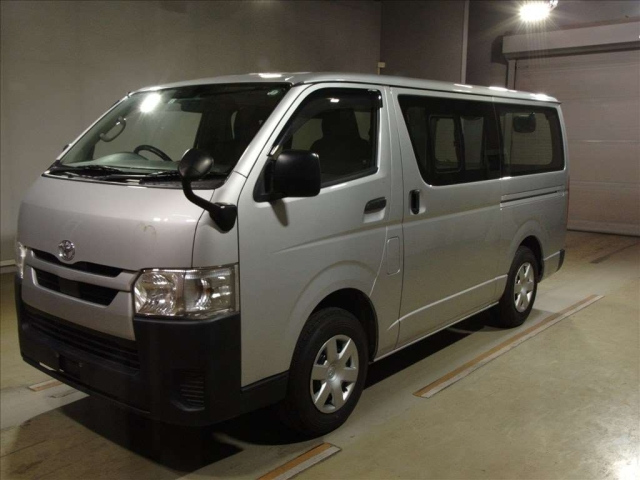 TOYOTA HIACE VAN 2021