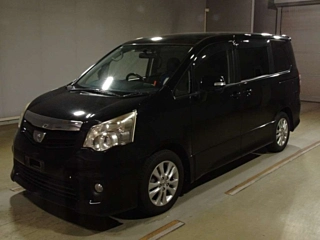 TOYOTA NOAH 2011
