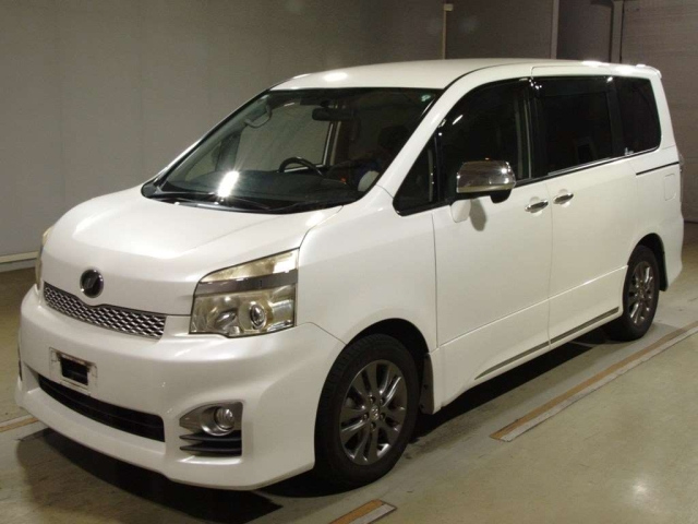TOYOTA VOXY 2013