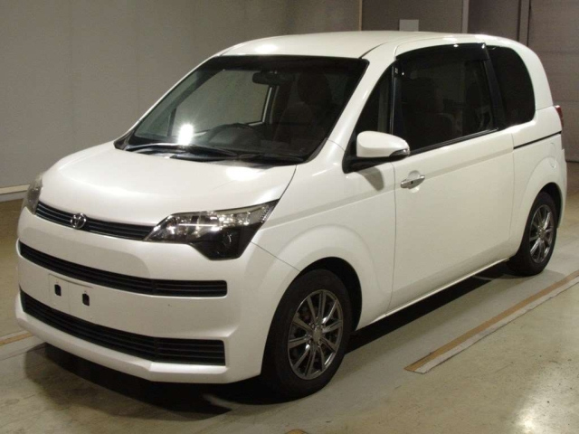 TOYOTA SPADE 2015