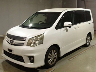 TOYOTA NOAH 2010