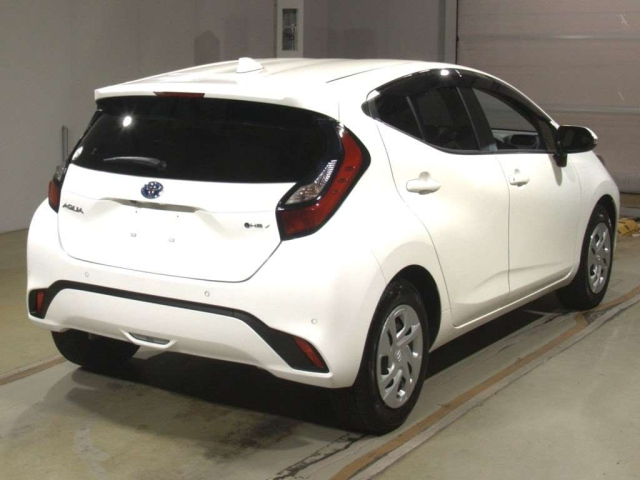 TOYOTA AQUA 2024