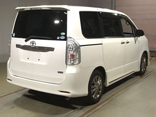 TOYOTA VOXY 2012