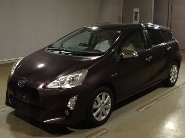 TOYOTA AQUA 2015