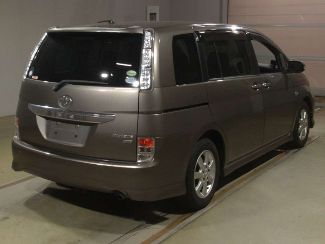 TOYOTA ISIS 2013