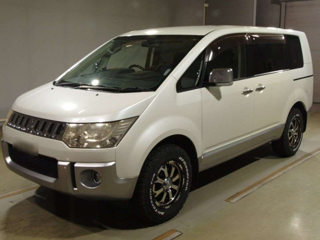 MITSUBISHI DELICA D5 2011