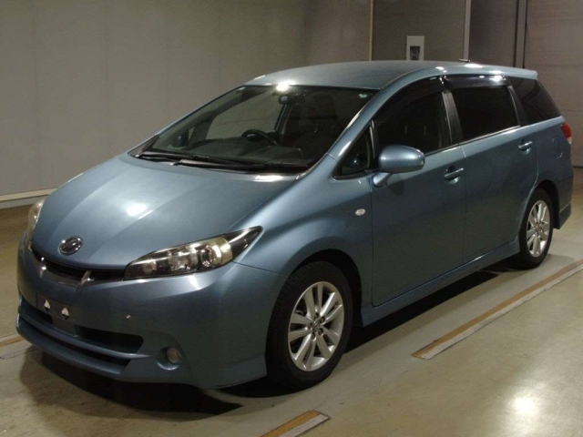 TOYOTA WISH 2010