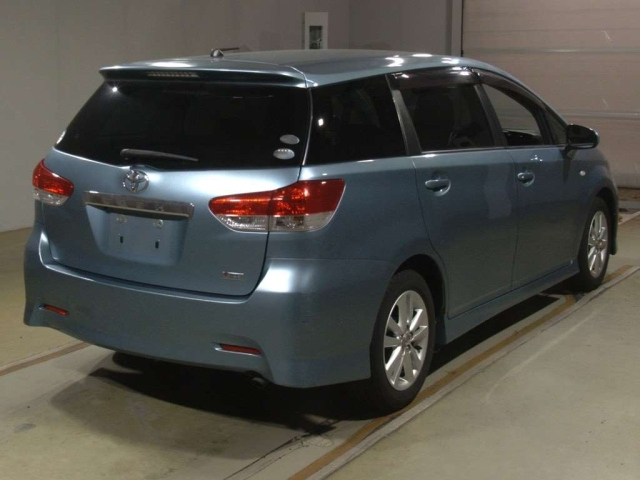 TOYOTA WISH 2010