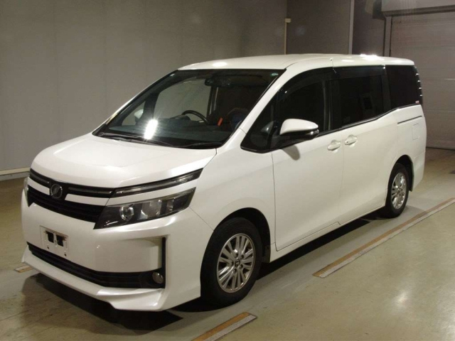 TOYOTA VOXY 2015