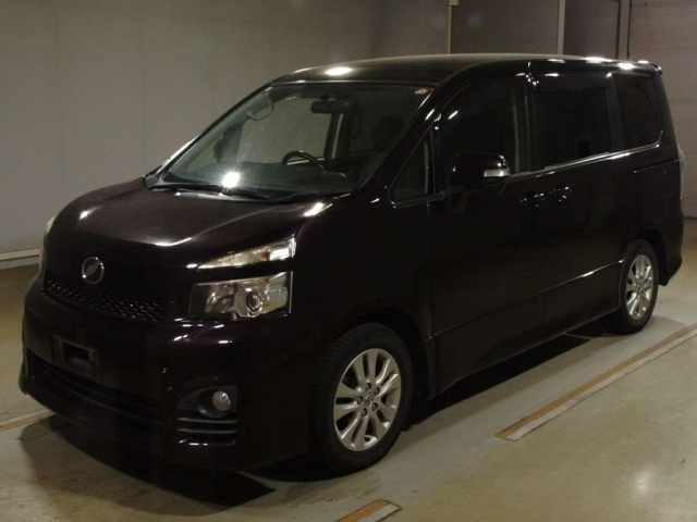 TOYOTA VOXY 2010