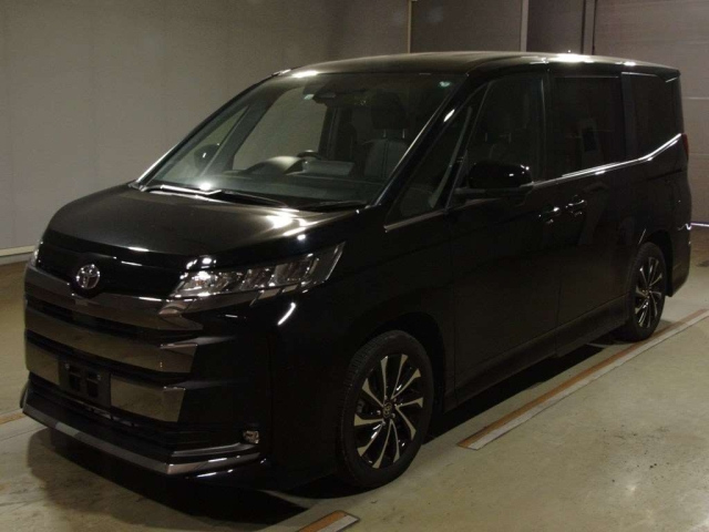 TOYOTA NOAH 2022