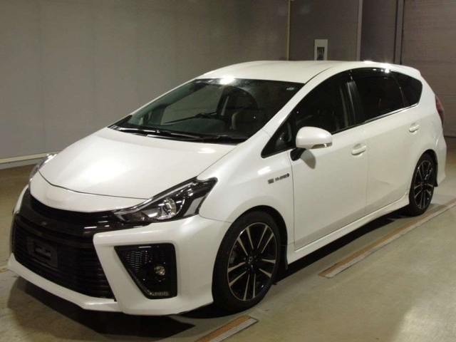 TOYOTA PRIUS ALPHA 2015
