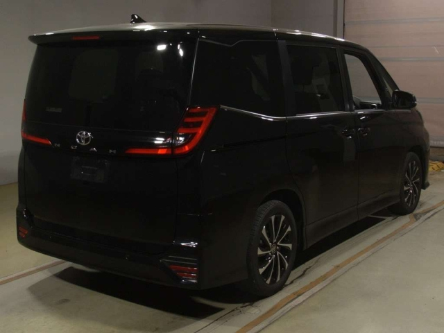TOYOTA NOAH 2022