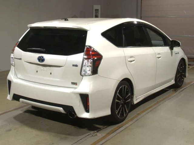 TOYOTA PRIUS ALPHA 2015