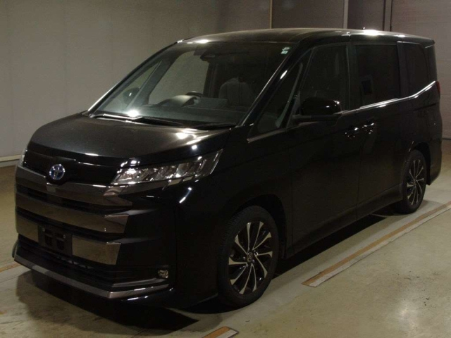 TOYOTA NOAH 2022