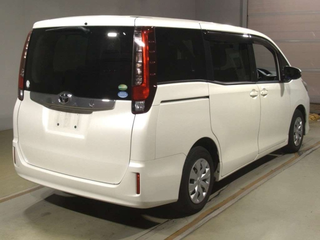 TOYOTA NOAH 2016