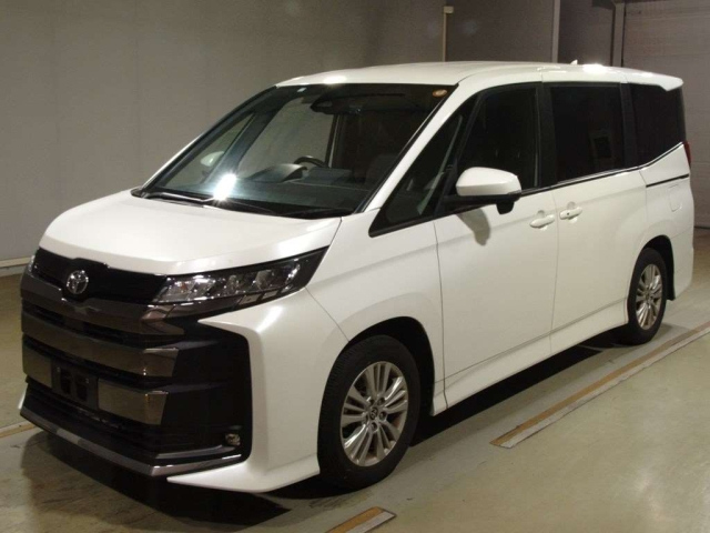 TOYOTA NOAH 2023