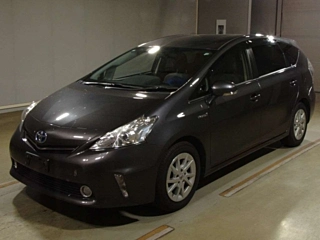 TOYOTA PRIUS ALPHA 2013