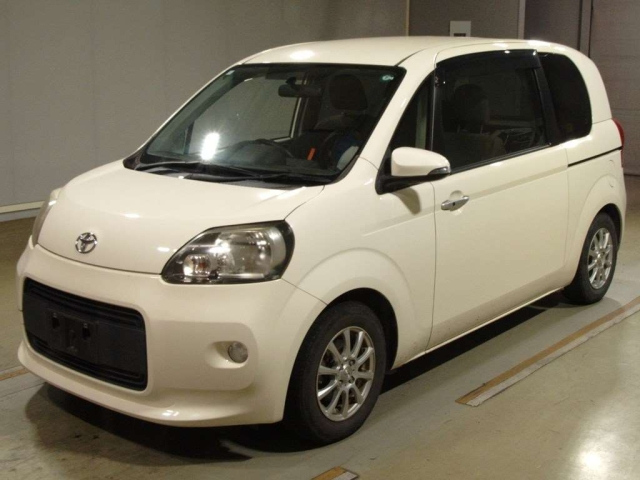 TOYOTA PORTE 2013