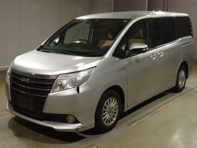TOYOTA NOAH 2014