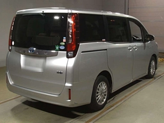 TOYOTA NOAH 2014