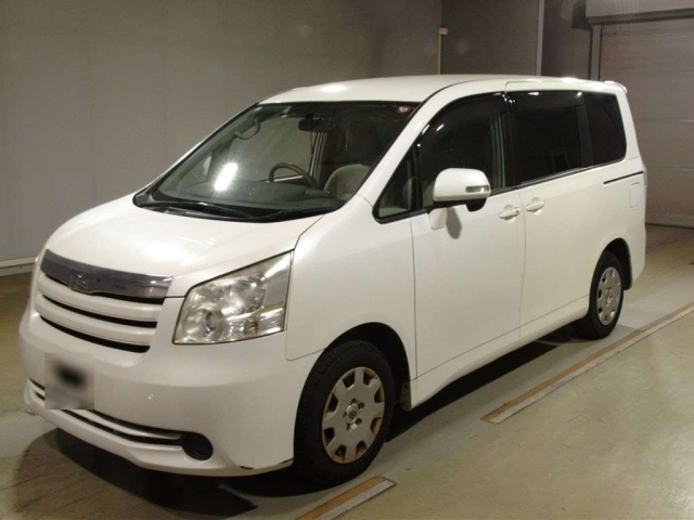 TOYOTA NOAH 2008