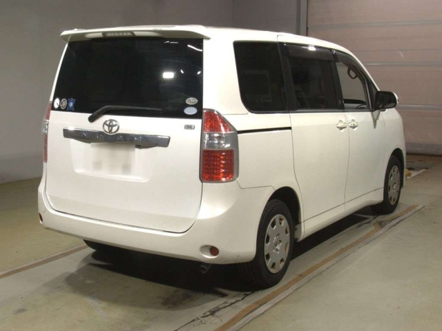 TOYOTA NOAH 2008