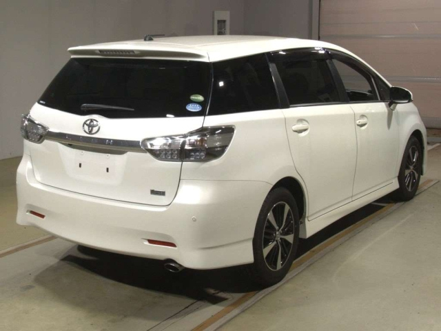TOYOTA WISH 2015