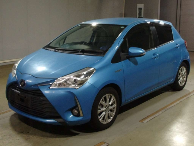 TOYOTA VITZ 2017