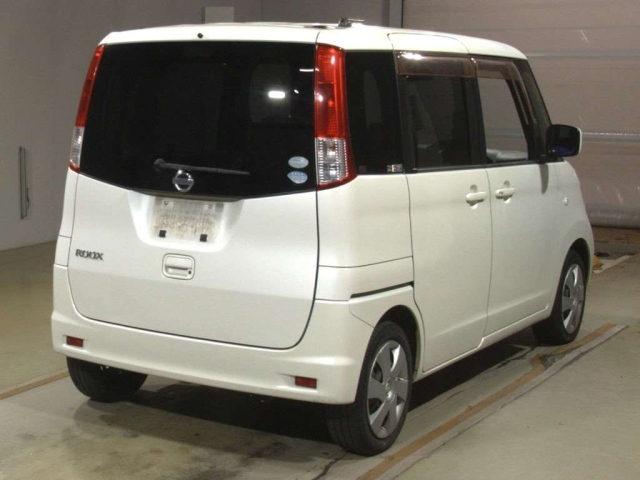 NISSAN ROOX 2010