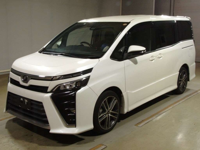 TOYOTA VOXY 2018
