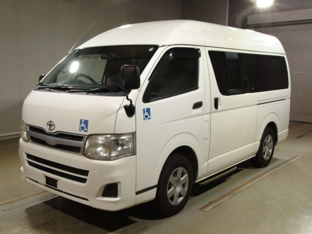 TOYOTA HIACE VAN 2013
