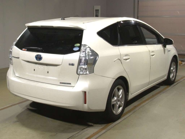 TOYOTA PRIUS ALPHA 2014