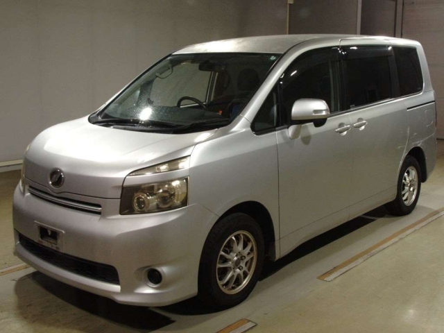 TOYOTA VOXY 2009